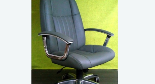 Перетяжка офисного кресла кожей. Площадь Гагарина